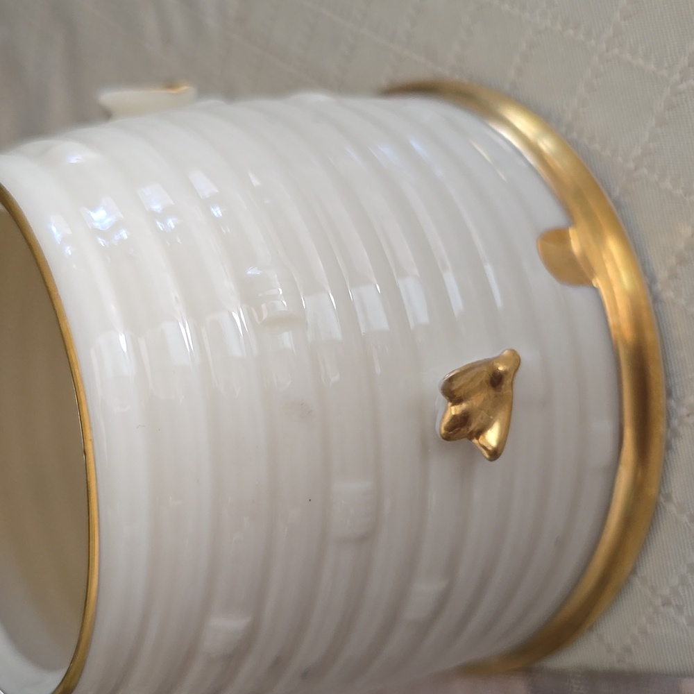 Vintage LENOX Cream Beehive Honey Pot Sugar Jar with BEES‎ 24K Gold Rare No Lid - Picture 2 of 5